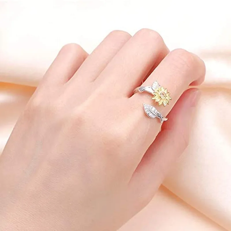 Two-Tone Sunflower Design Sense Opening Ring