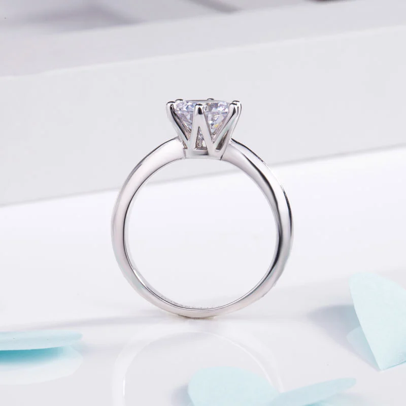 Fashion Six-Claw Diamond Ring