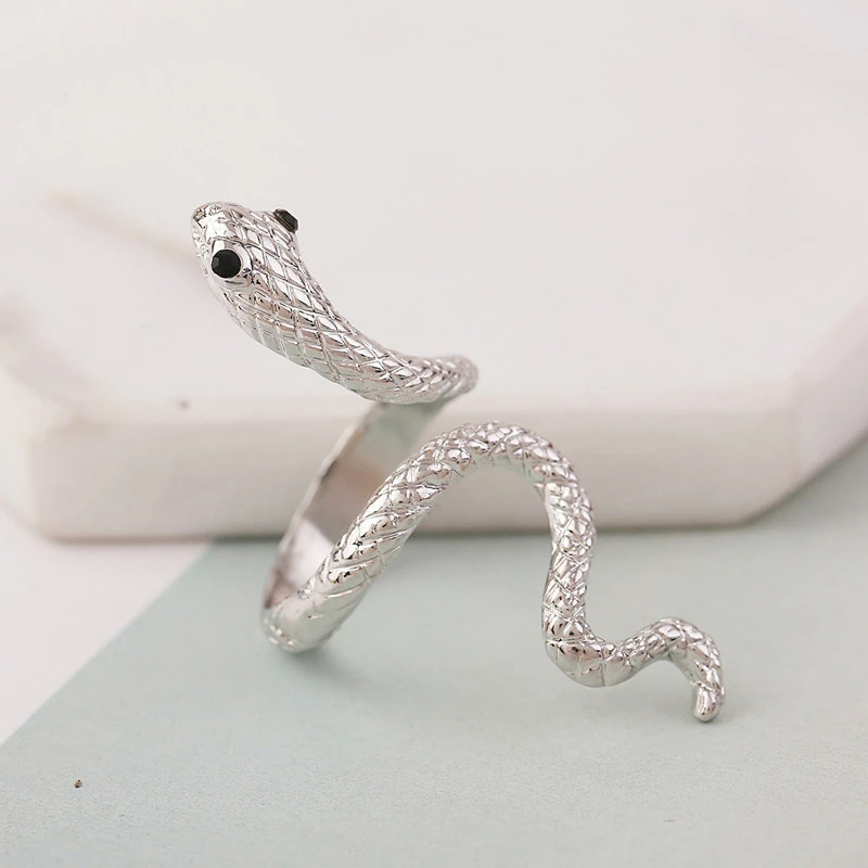 Exaggerated personality snake ring