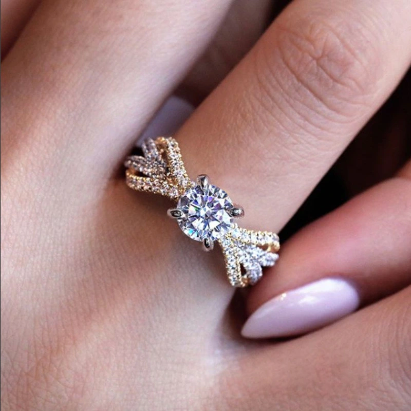 Exquisite and fashionable two-tone princess engagement ring