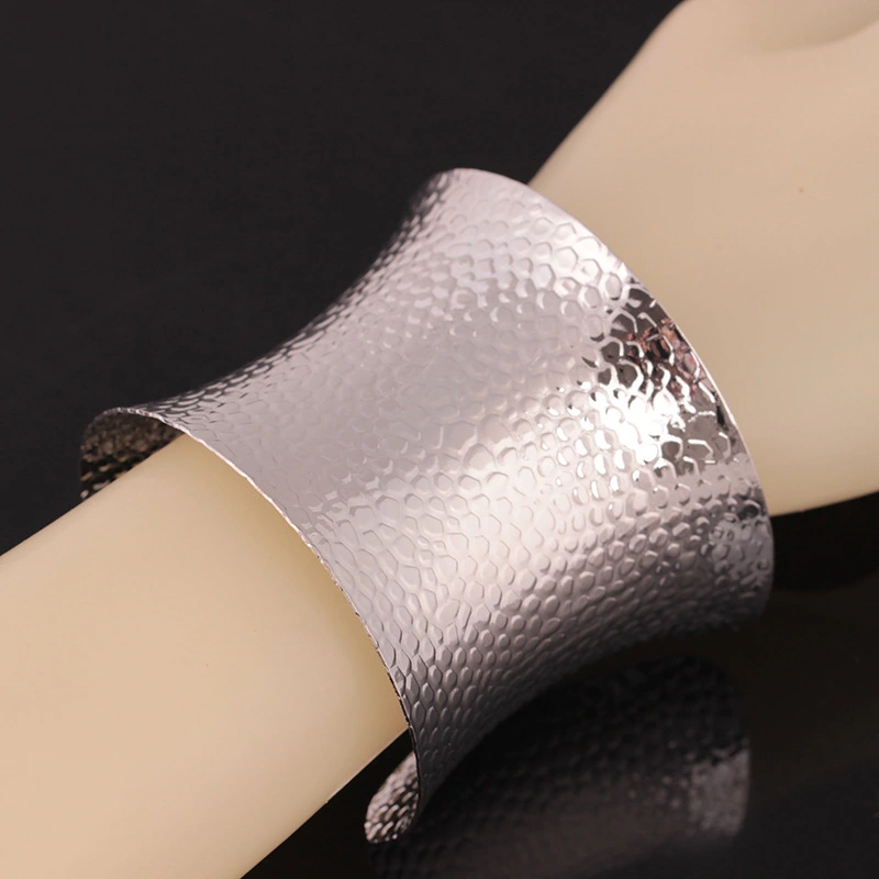 Fish scale exaggerated bracelet