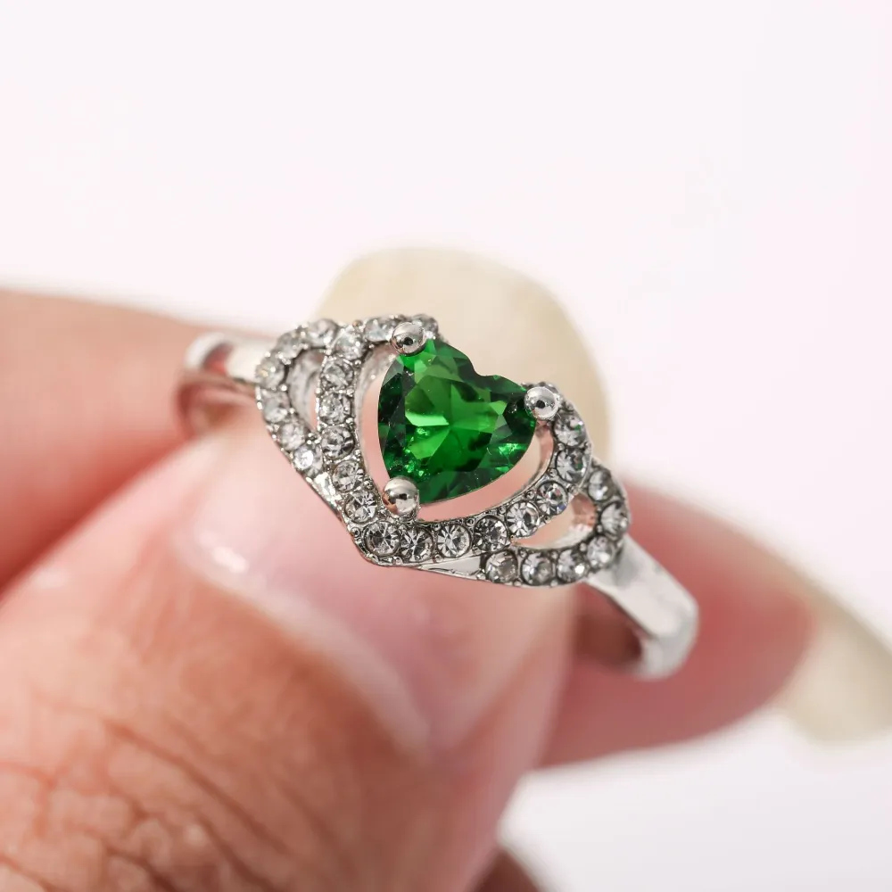 Heart-shaped zircon ring