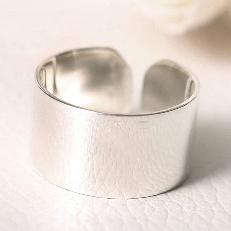 Simple wide face glossy ring