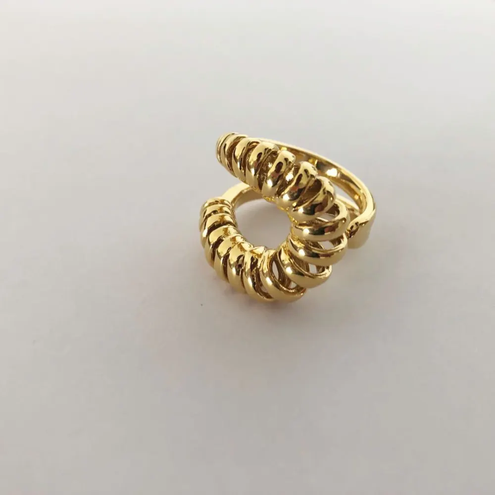 Fashion trendy personality spiral ring