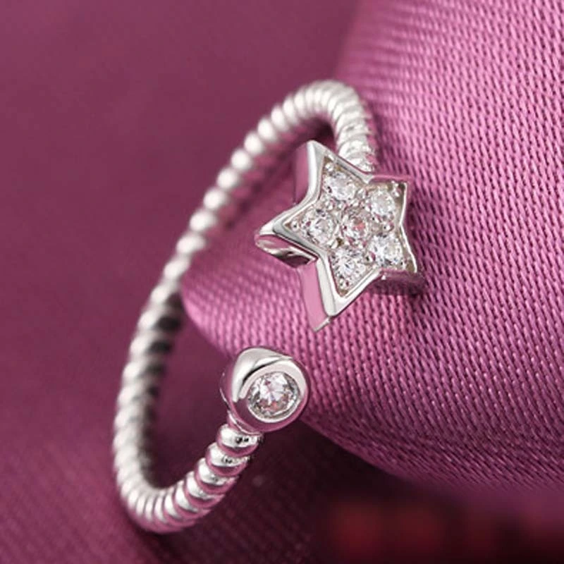 Living five-pointed star ring