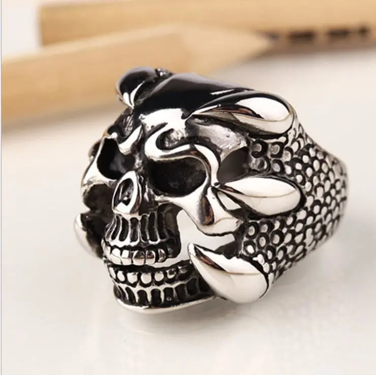 Luminous Skull Spike Stallone's Expendables Ring