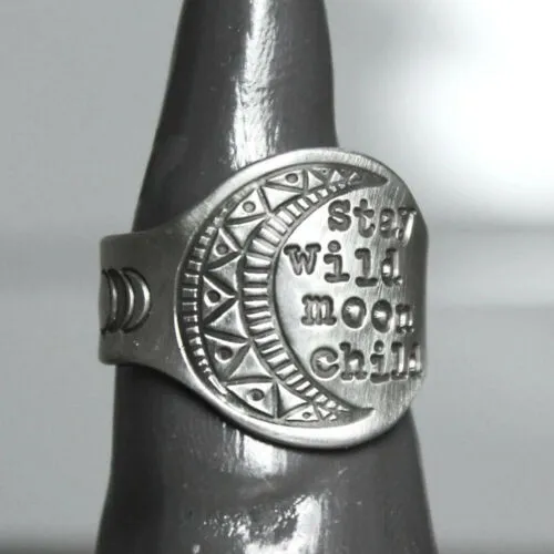 Simplestylish and retro ring