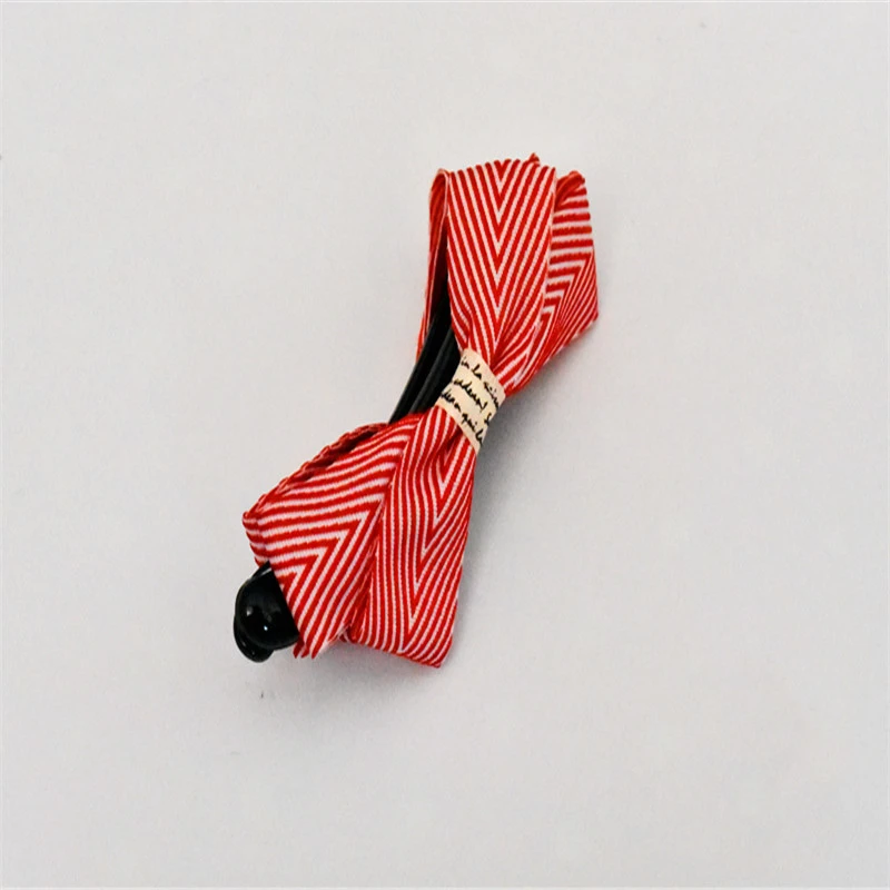 Twisted clip with herringbone bow