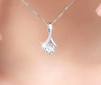 Short crystal necklace pendant