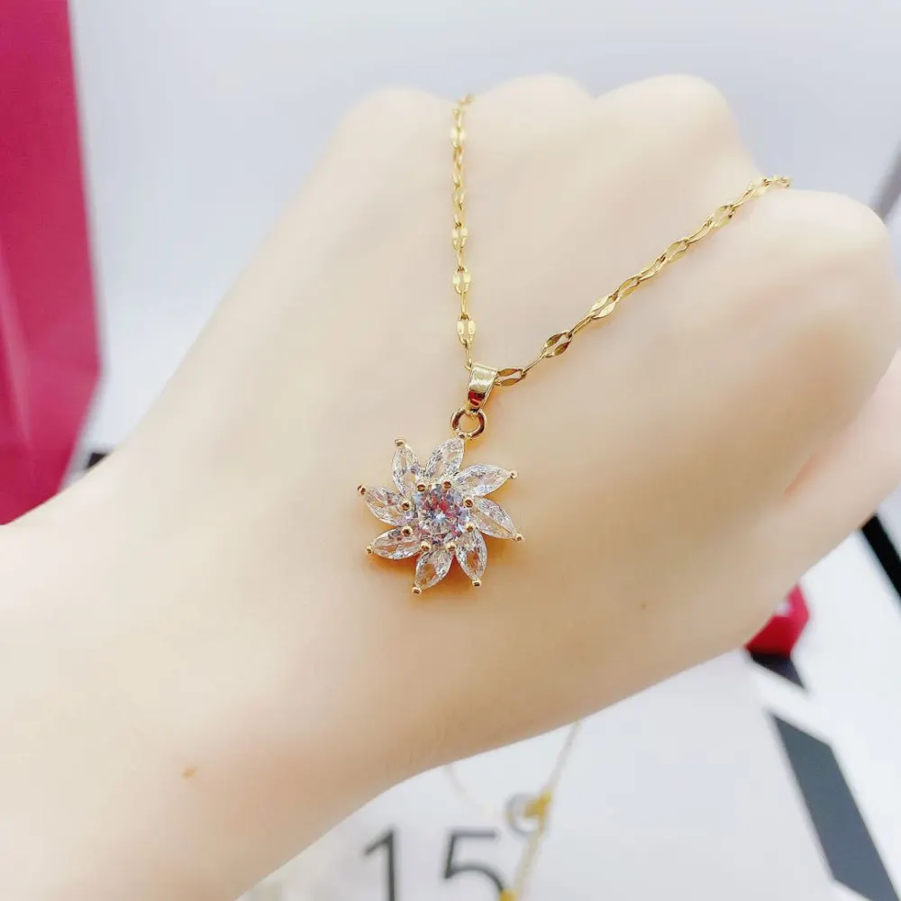 Fashion White Crystal Sun Flower Pendant  necklace