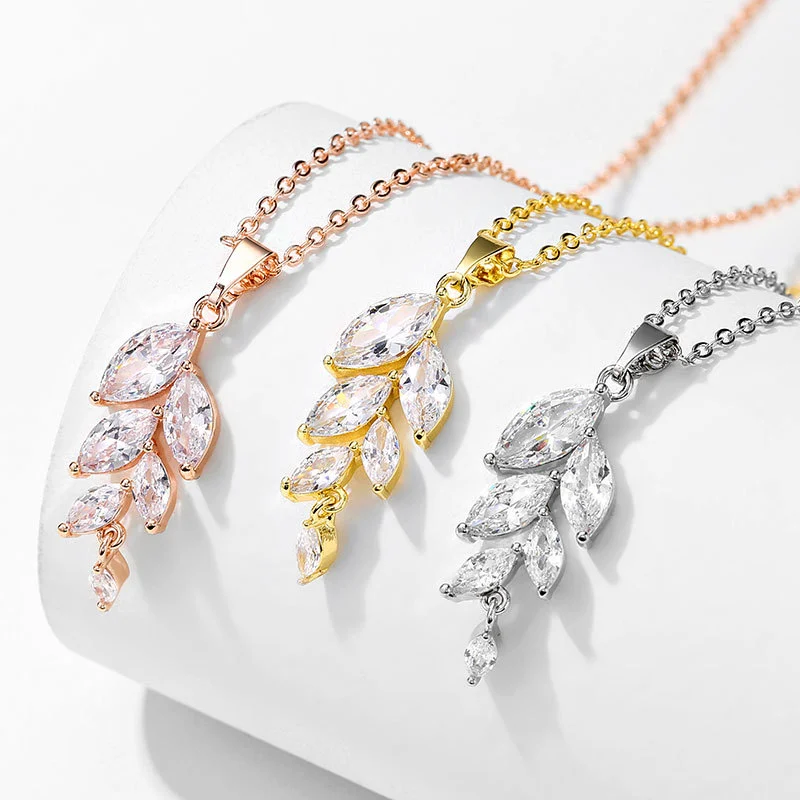 Fashion Creative Leaf Shaped Zircon Pendant Exquisite Copper Gilded Girls Necklace