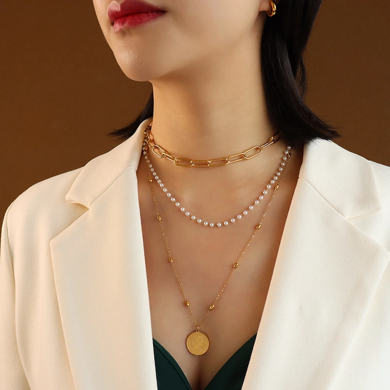 Europe and the United States Chorker Clavicle Chain Necklace Titanium Steel Necklace Female Triple Layered Pearl Queen Pendant Necklace P1004