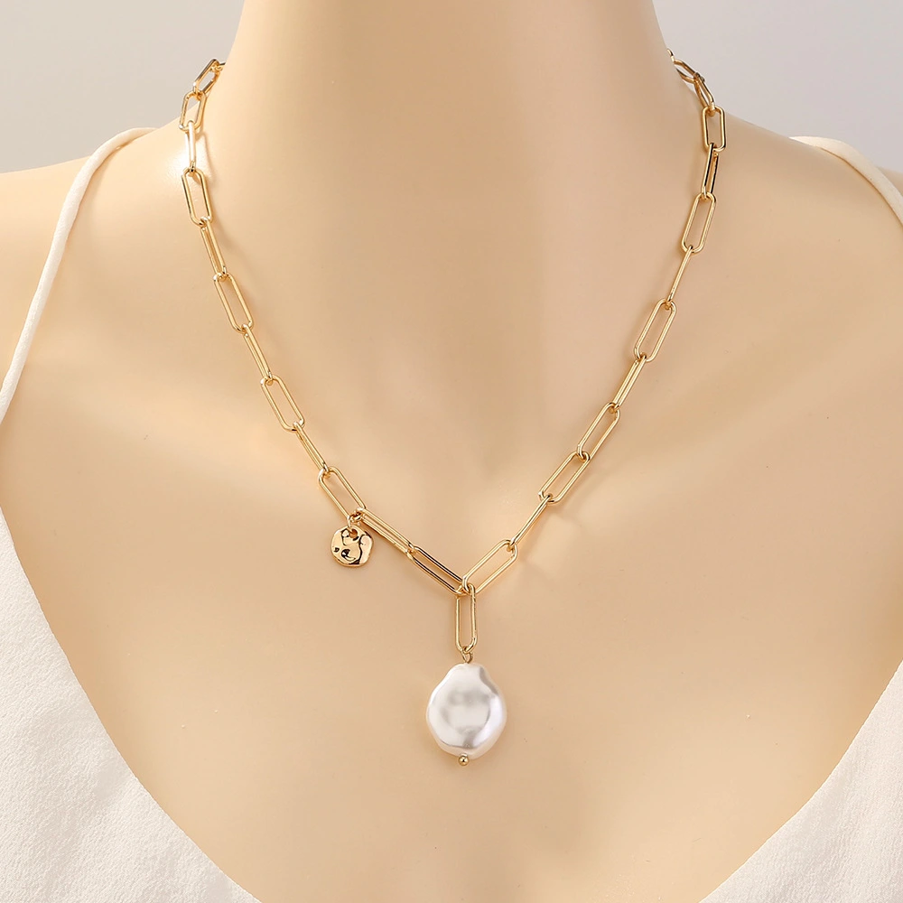 Simple And Versatile Special-Shaped Flat Pearl Pendant Lattice Chain