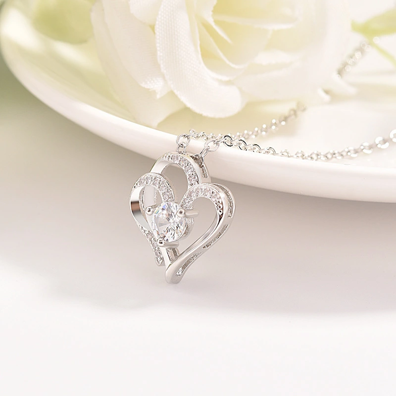 White Gold Double Heart Pendant Necklace Clavicle Pendant Diamond Heart Necklace