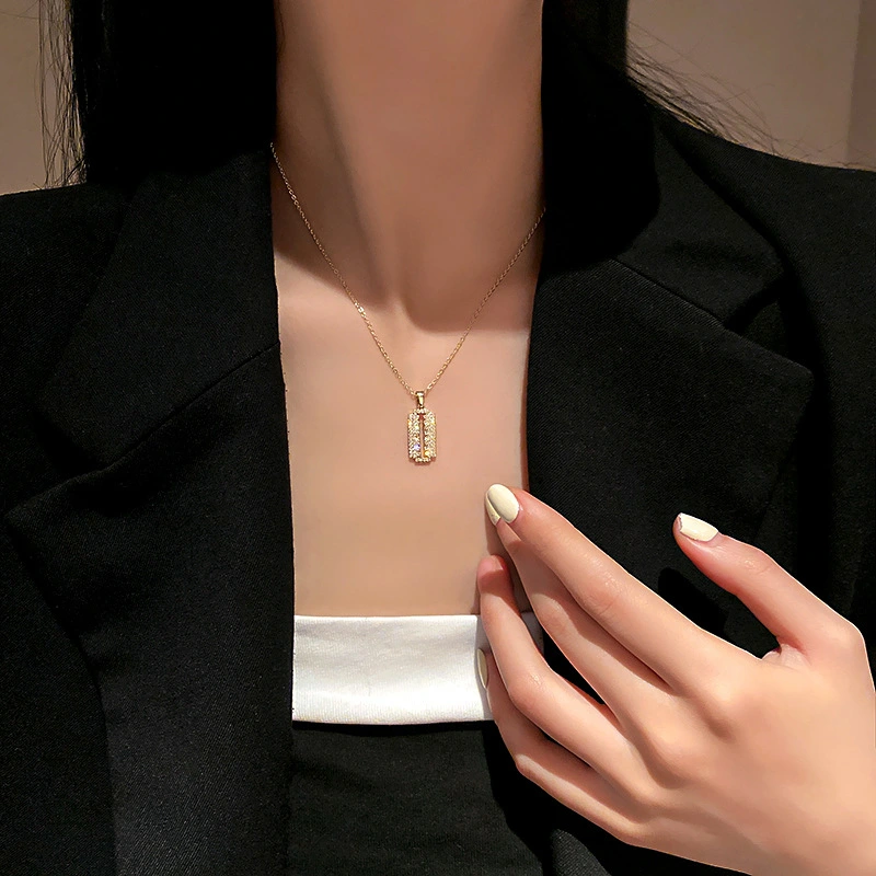 French Design Fashionable Zircon Inlaid Diamond Clavicle Chain Female Personality Necklace