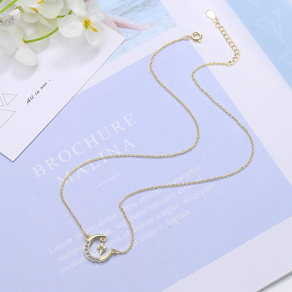 Simple Short Clavicle Chain Diamond Star And Moon Pendant