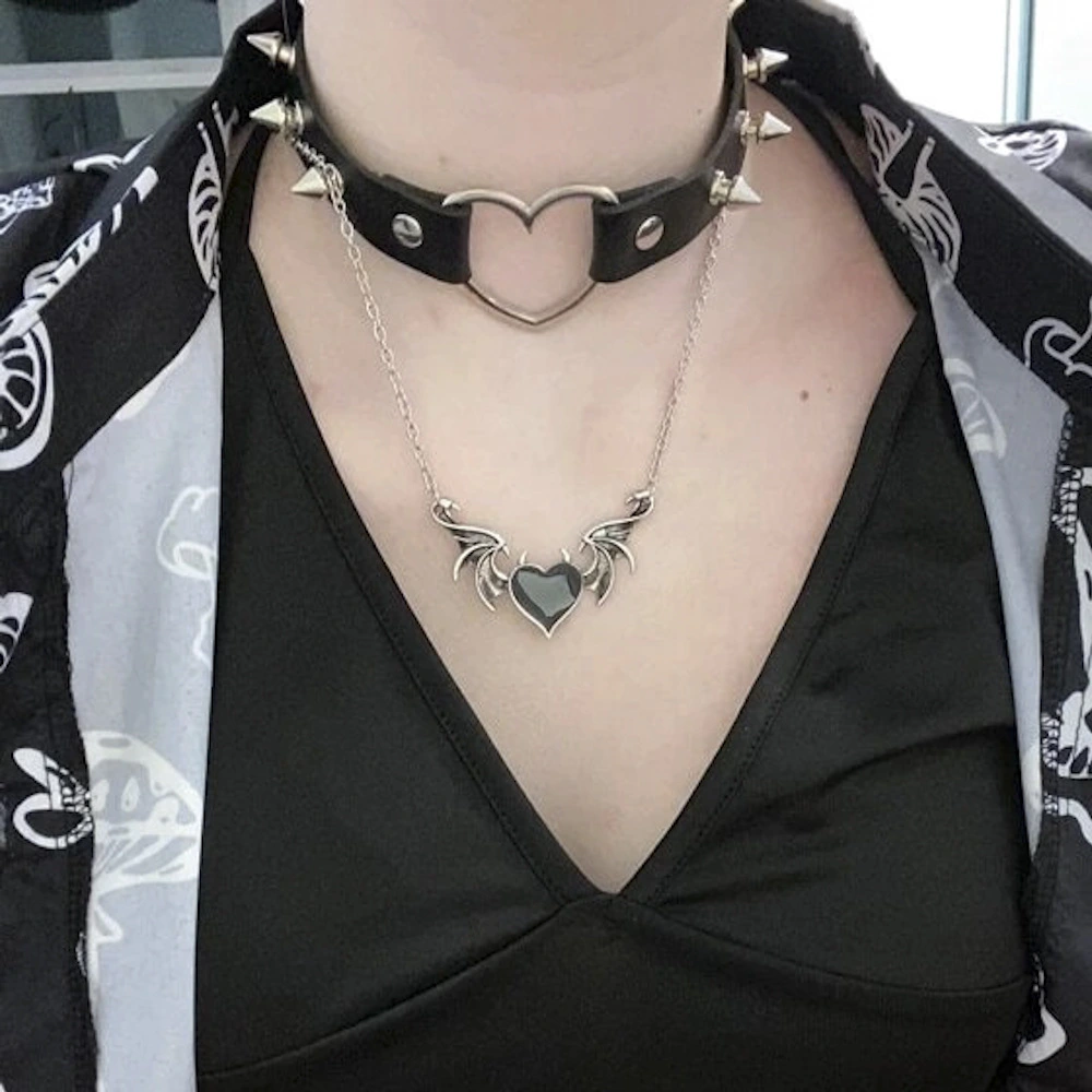 Alloy Drop Nectarine Heart Demon Wing Pendant Necklace