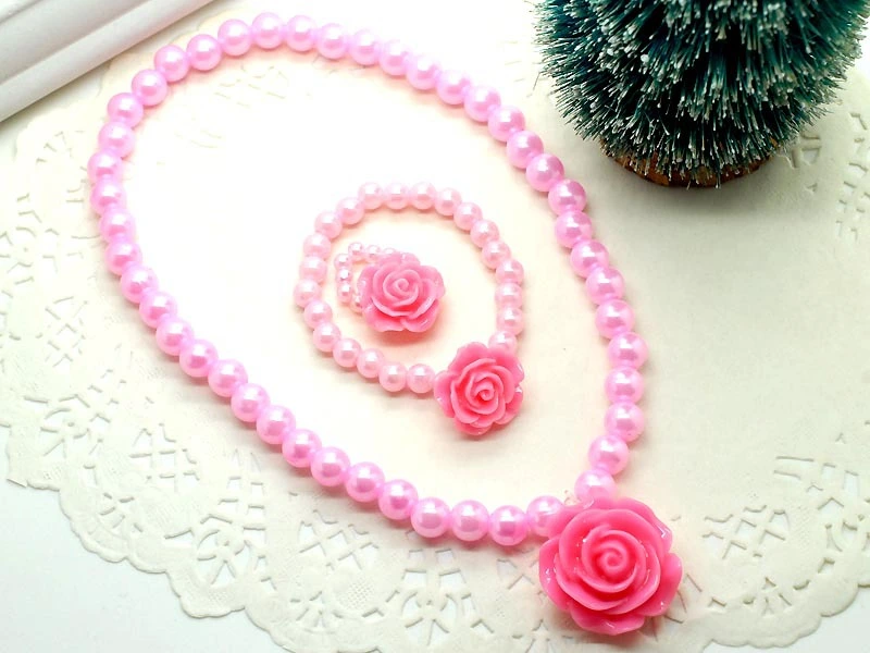 Hot Selling Strawberry Pearl Necklace Bracelet Ring Three Piece Set