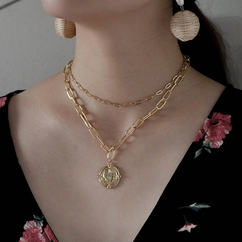 Queen Gold Coin Pendant Fashion Clavicle Chain