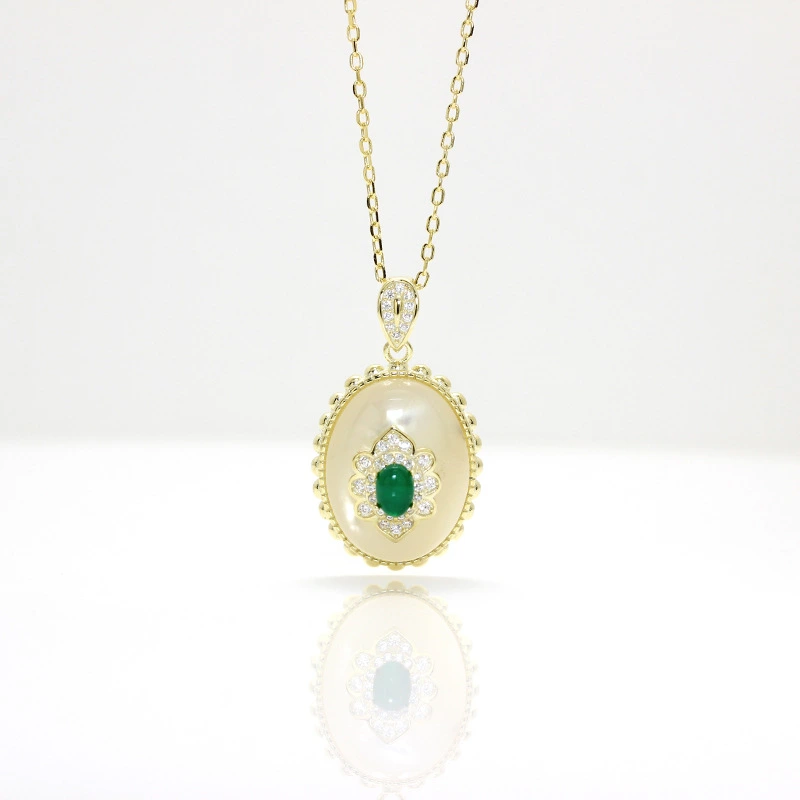 Retro Light Luxury Green Agate Necklace