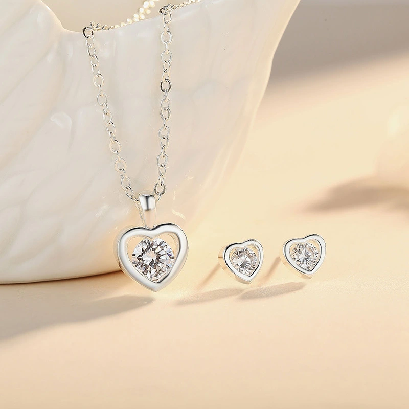Small Round Diamond Necklace for Ladies Heart Shaped Pendant