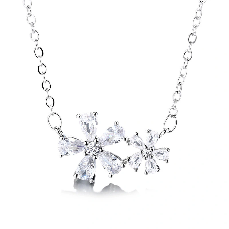 Simple temperament flower necklace