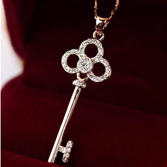 Necklace Temperament Versatile Short crystal Diamond Hollow Key