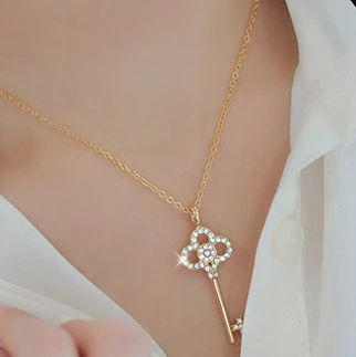 Necklace Temperament Versatile Short crystal Diamond Hollow Key