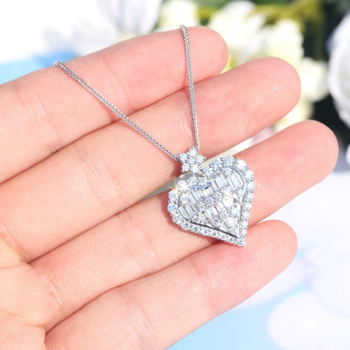 Square Diamond Spliced Heart-Shaped Clavicle Chain