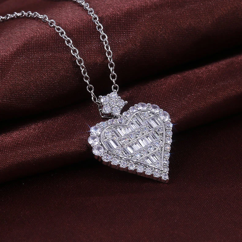 Square Diamond Spliced Heart-Shaped Clavicle Chain