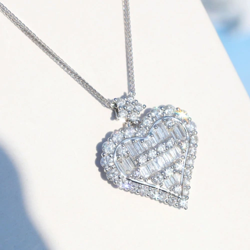 Square Diamond Spliced Heart-Shaped Clavicle Chain