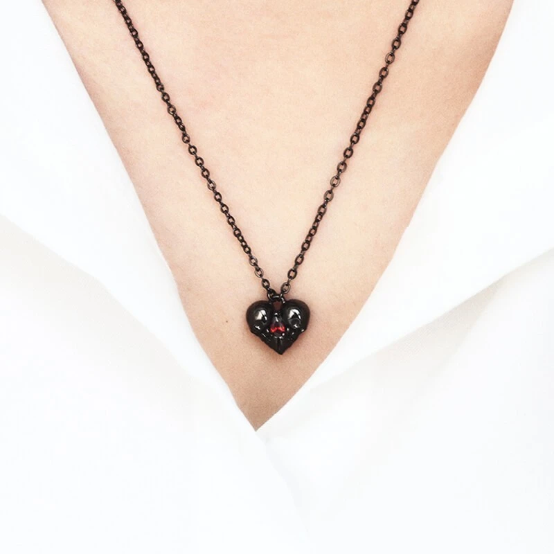 Double skull love heart pendant necklace