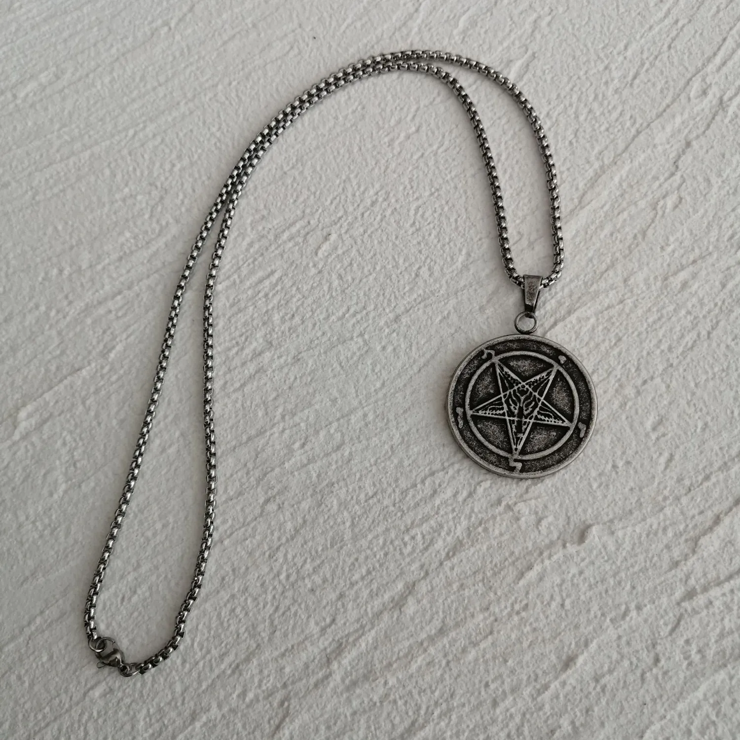 Stainless steel satan symbol round medal pendant necklace