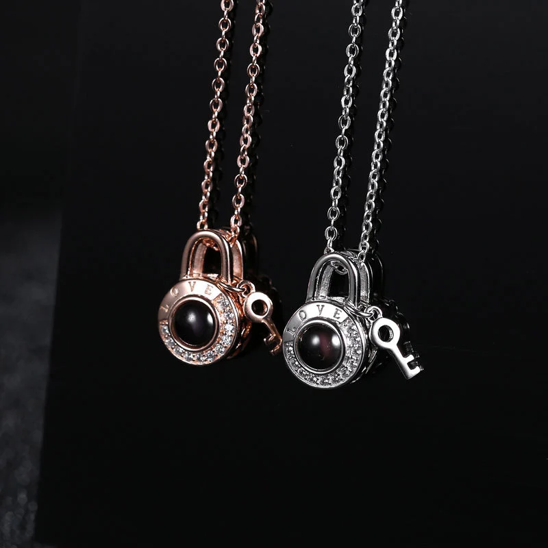 Versatile lock necklace