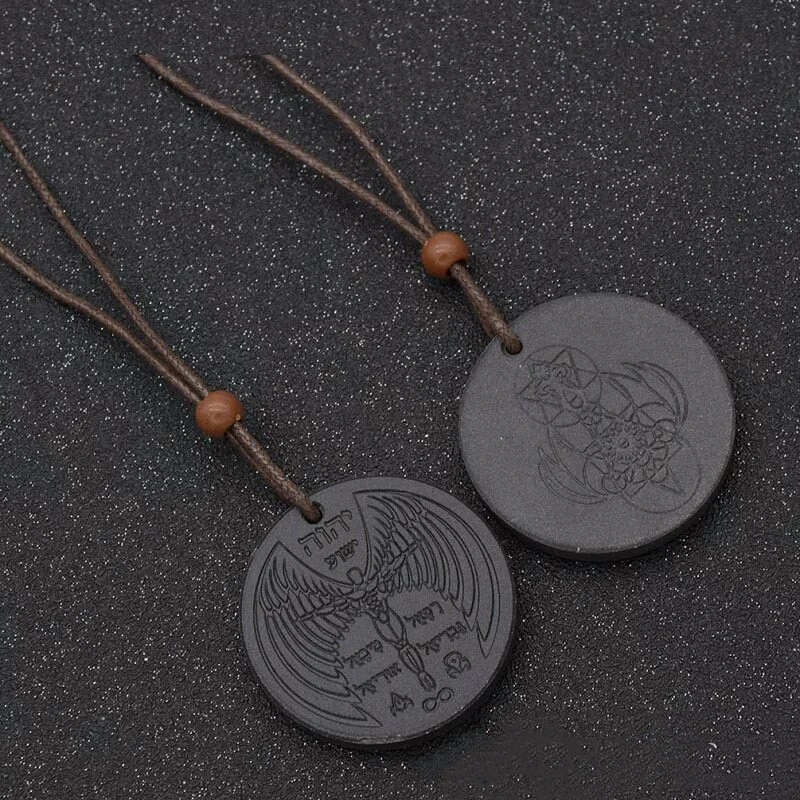 Negative ion energy necklace