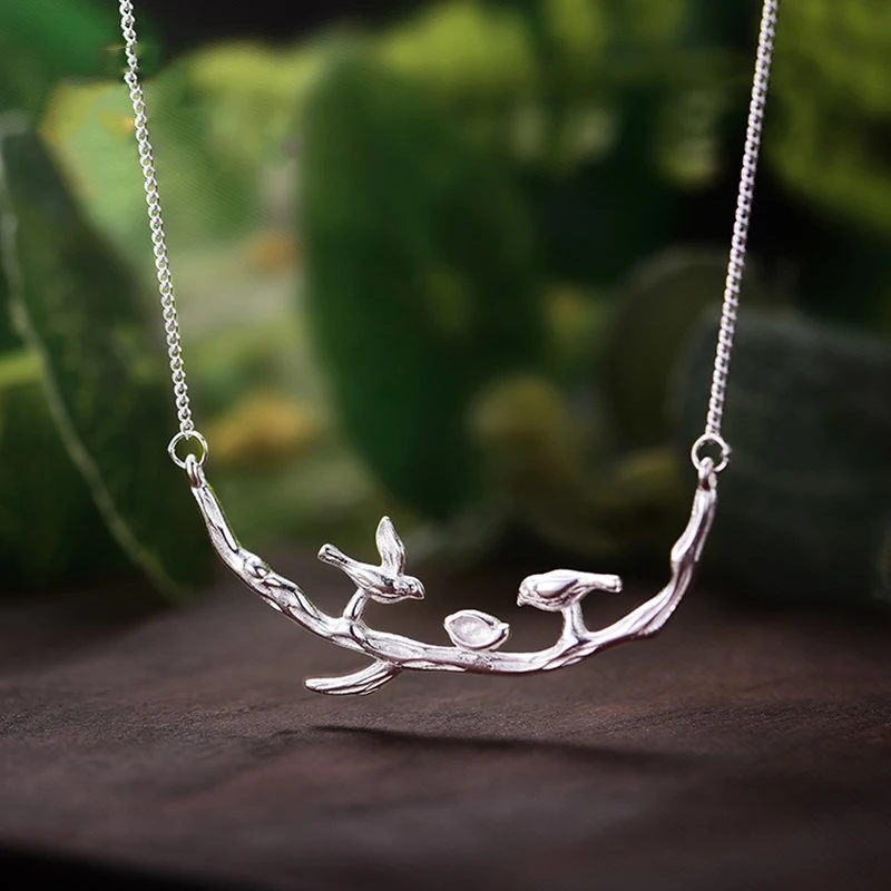 Branch bird clavicle chain