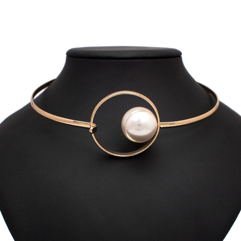 Geometric Pearl Necklace