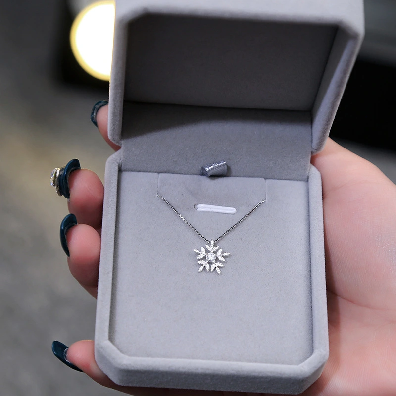 Diamond Snowflake Necklace Women Clavicle Chain