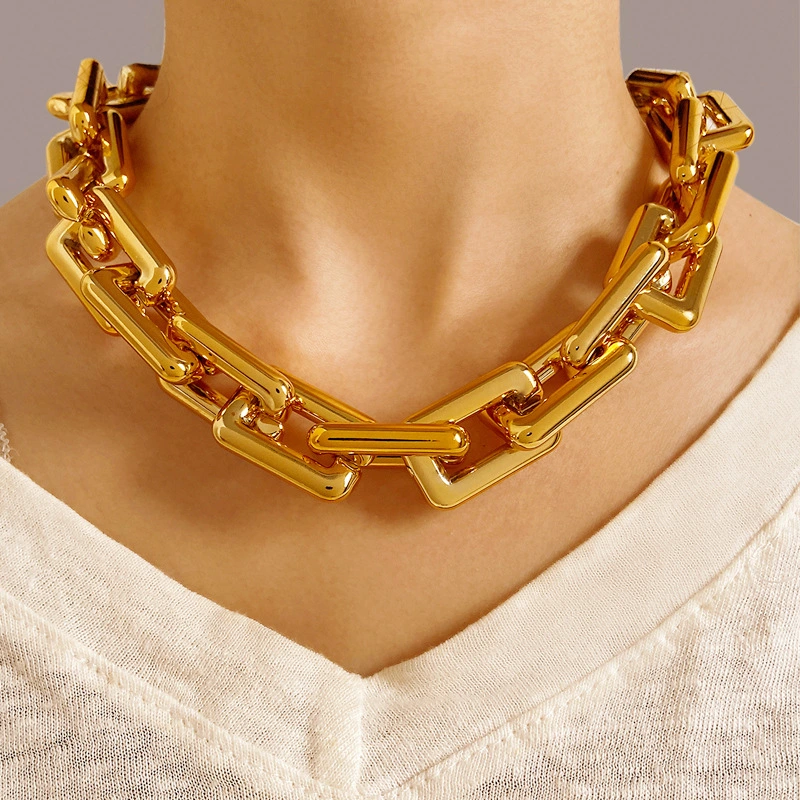 Exaggerated thick chain necklace