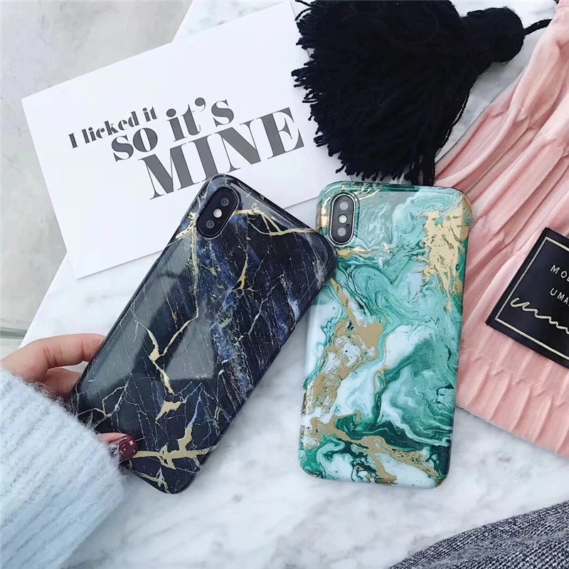 Render golden green marble phone case