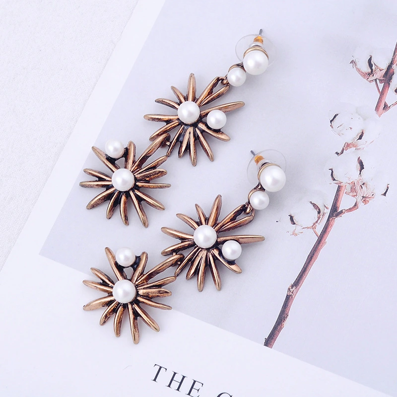 Pearl Flower Alloy Stud Earrings