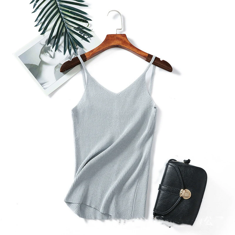 Knitted sleeveless solid color camisole