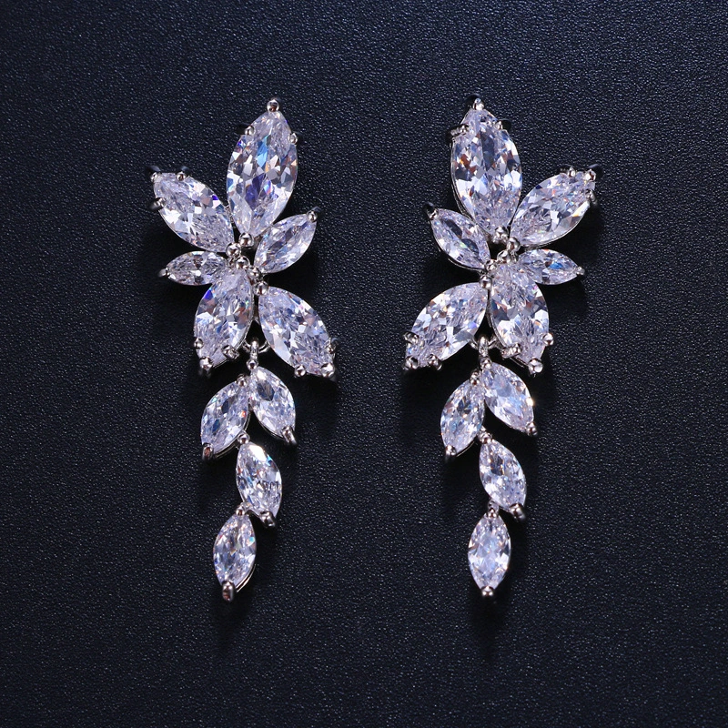 Green leaf zircon ladies earrings