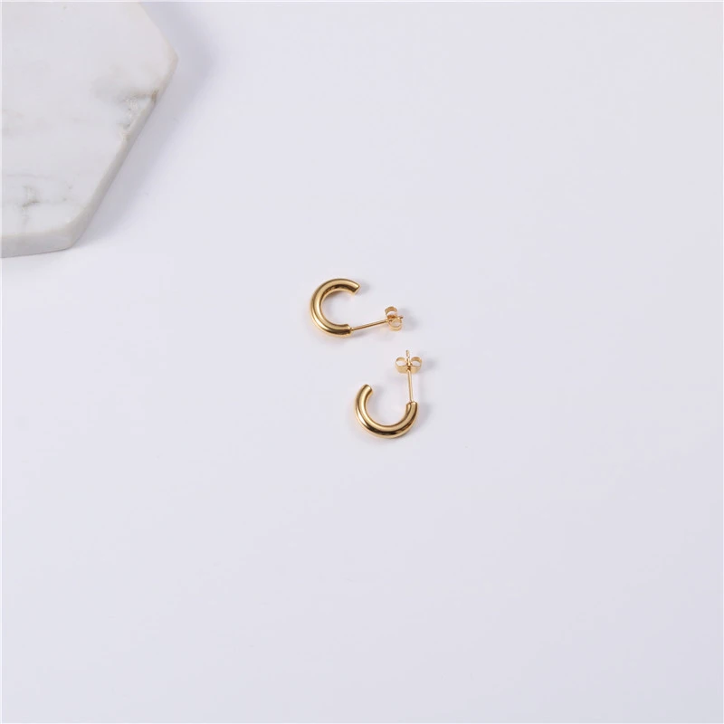 Double c stud earrings