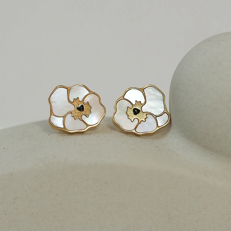 Retro Shell White Flower Earrings Women