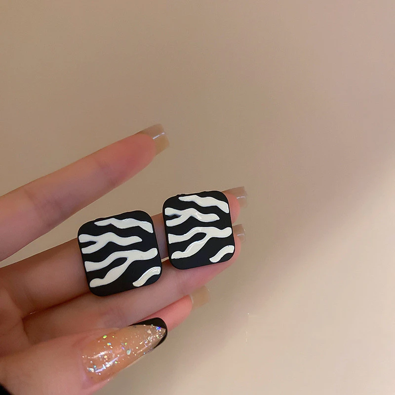 925 Silver Needle Dripping Oil Black And White Striped Earrings