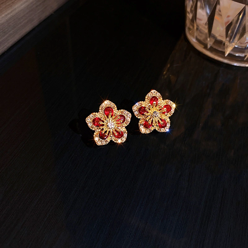 Red Retro Small Petal Fashion Earrings