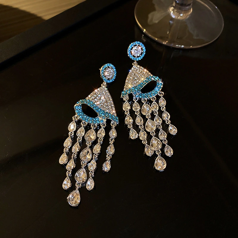 Fashion Exaggerated Design Earrings Temperament Long Style