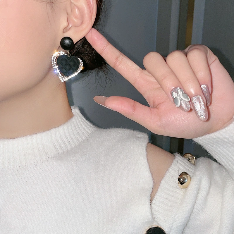 Fashion Diamond Love Retro Earrings Simple Temperament