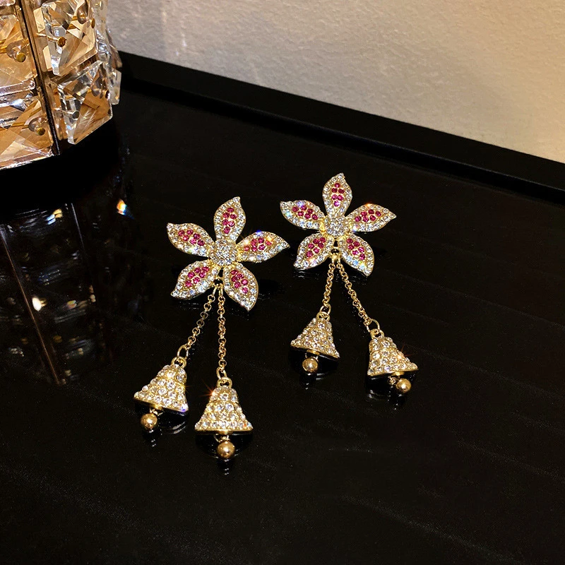 Women's Long Trendy Atmosphere Earrings